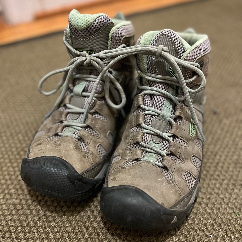 Women's Targhee Mid, Gray and Teal boots 9.5